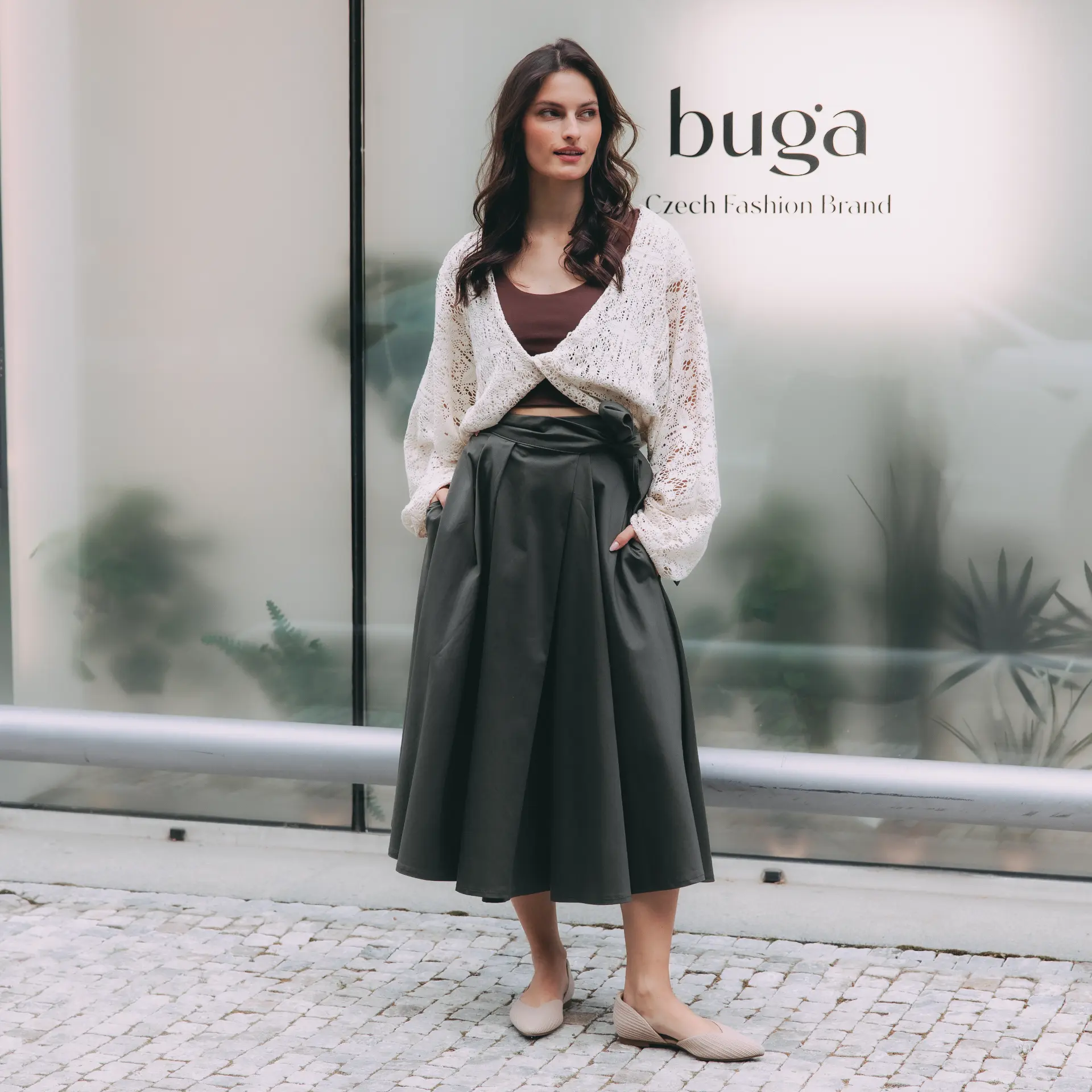 Podzimní look: tmavá sukně Mawe, top Atai a top Hema